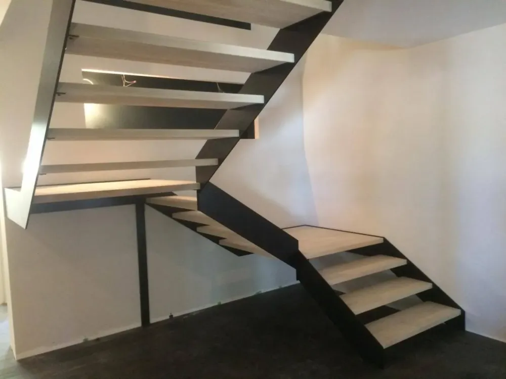 Escalier à double quart tournant